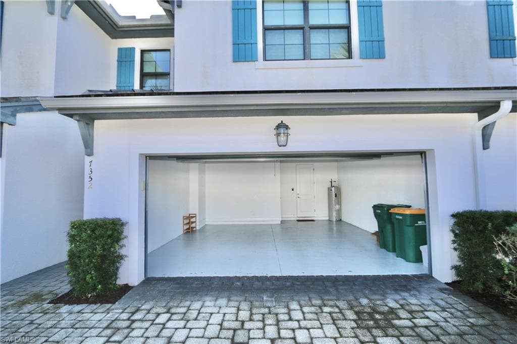 7352 Rockefeller DR, NAPLES FL 34119-28