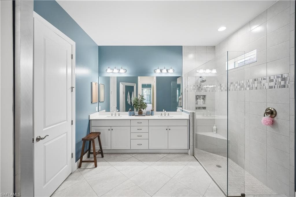 4664 Abaca CIR, NAPLES FL 34119-9