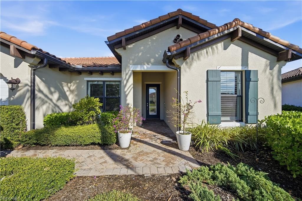 4664 Abaca CIR, NAPLES FL 34119-34