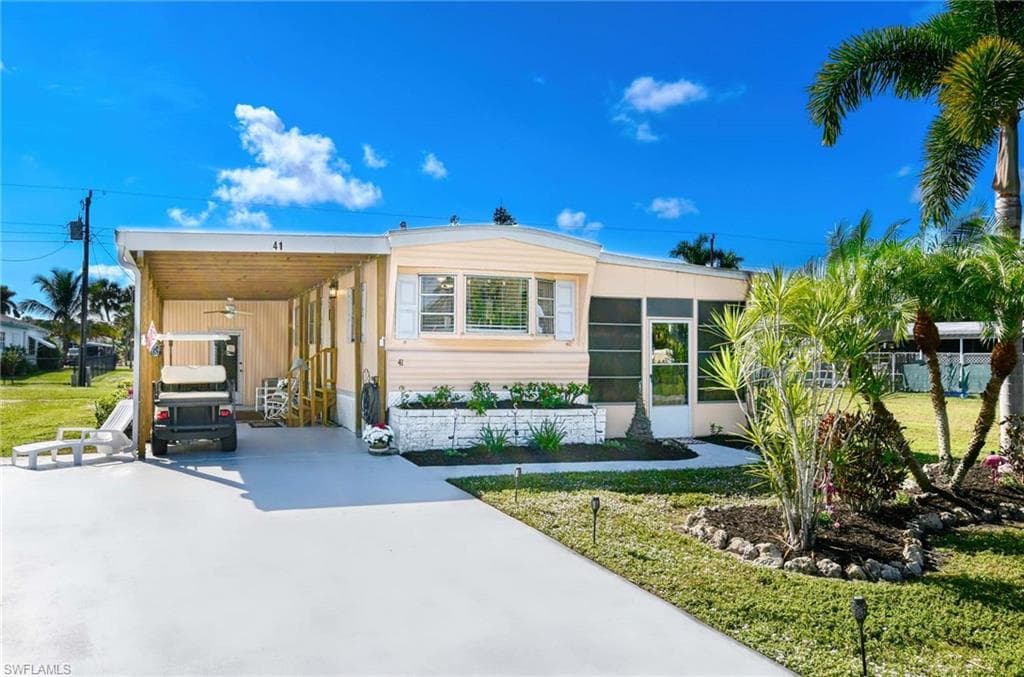 41 Sonderhen DR, NAPLES FL 34114-21