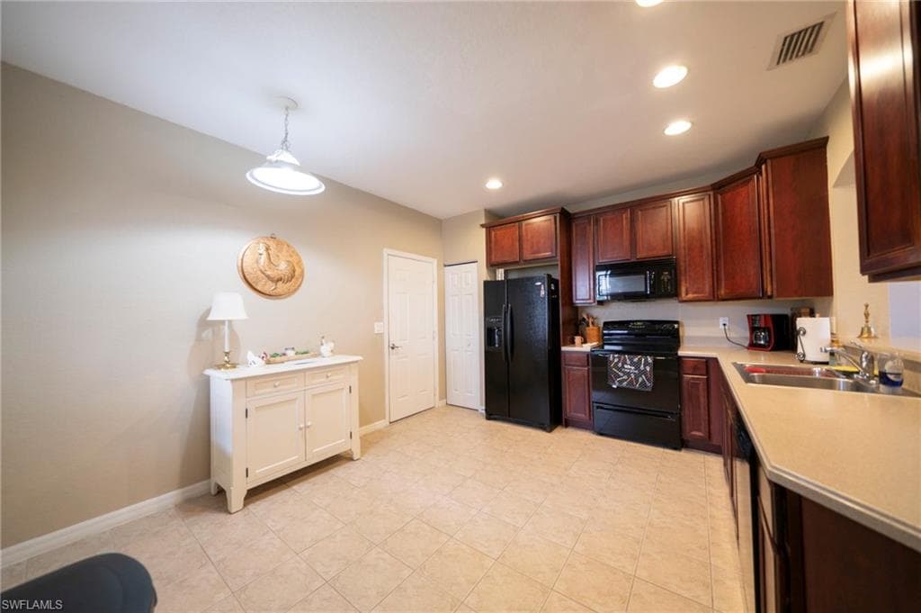 3372 Dandolo CIR, CAPE CORAL FL 33909-3