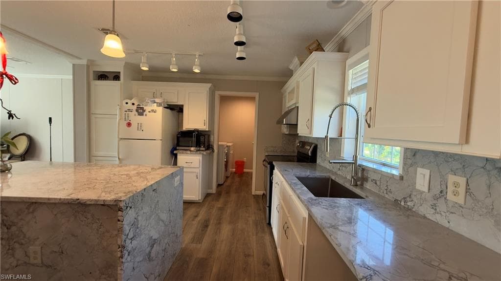 28119 Crescent Lake DR, PUNTA GORDA FL 33955-9