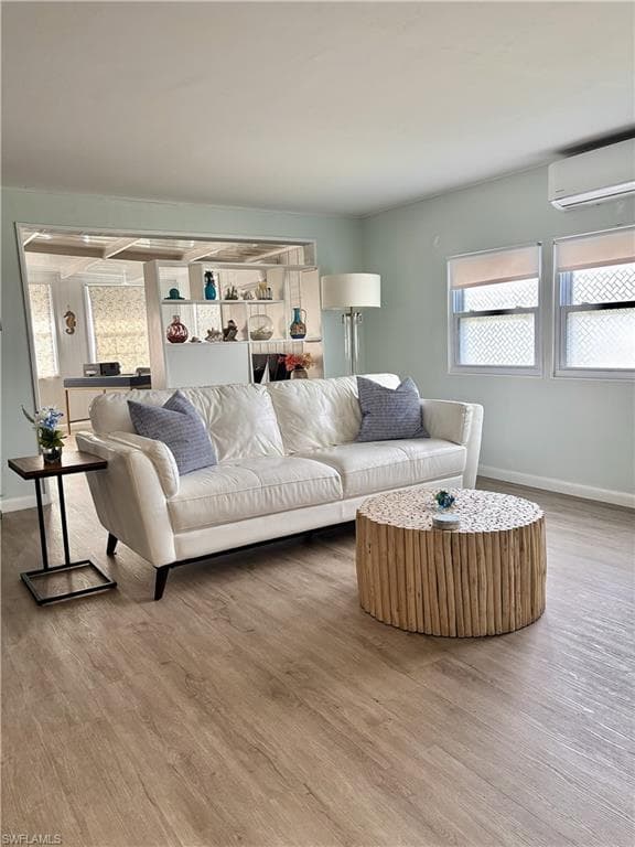 33 Henderson DR, NAPLES FL 34114-22