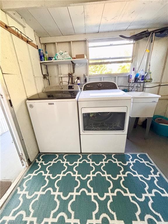 33 Henderson DR, NAPLES FL 34114-1