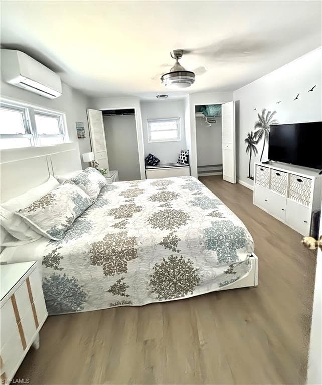 33 Henderson DR, NAPLES FL 34114-12