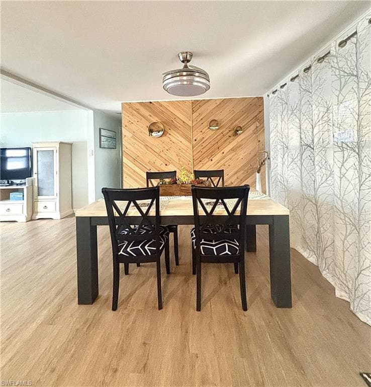 33 Henderson DR, NAPLES FL 34114-21