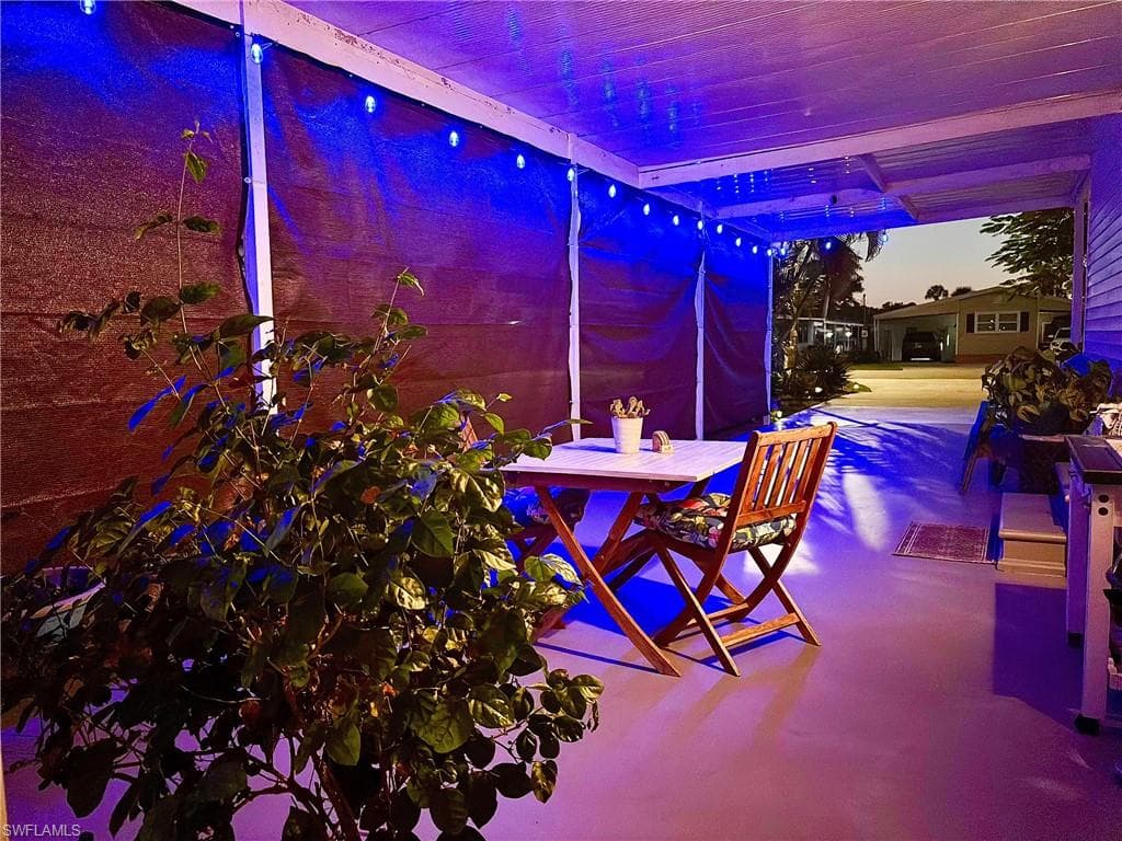 33 Henderson DR, NAPLES FL 34114-35