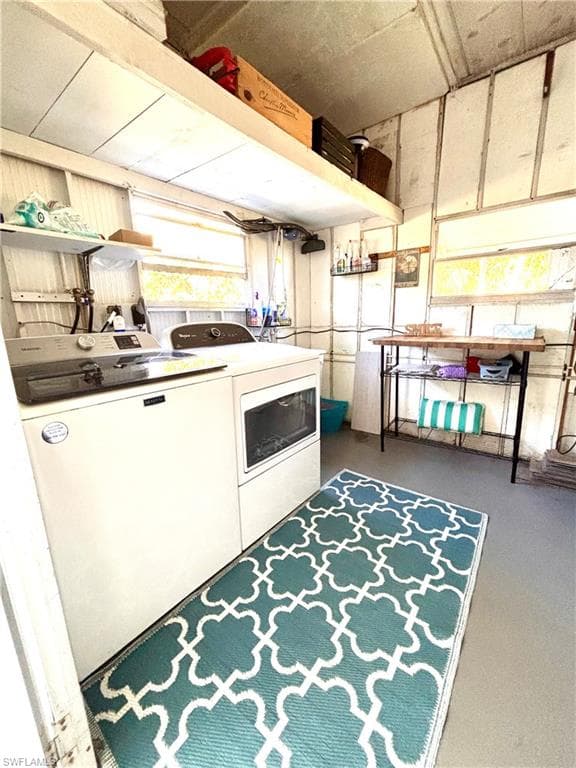 33 Henderson DR, NAPLES FL 34114-27