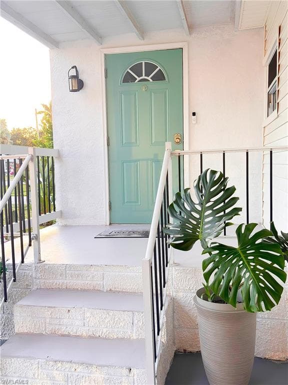 33 Henderson DR, NAPLES FL 34114-29