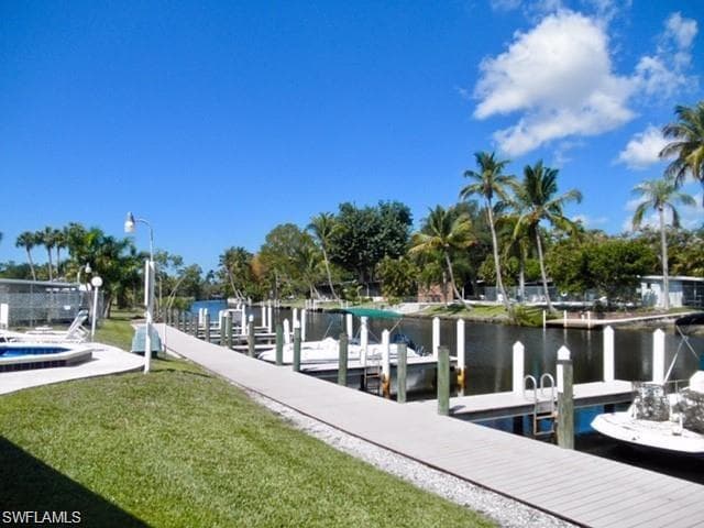 33 Henderson DR, NAPLES FL 34114-40