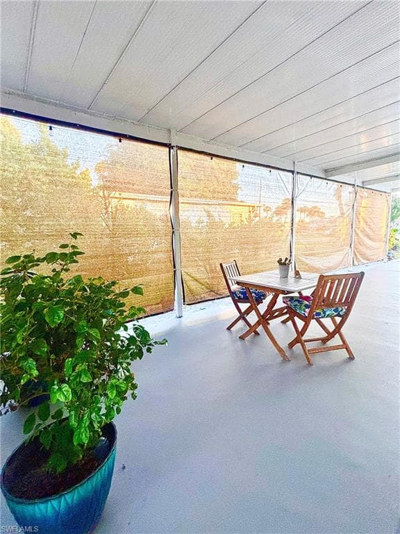 33 Henderson DR, NAPLES FL 34114-36