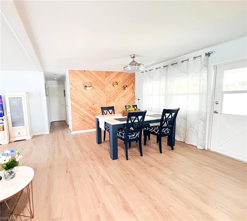 33 Henderson DR, NAPLES FL 34114-3