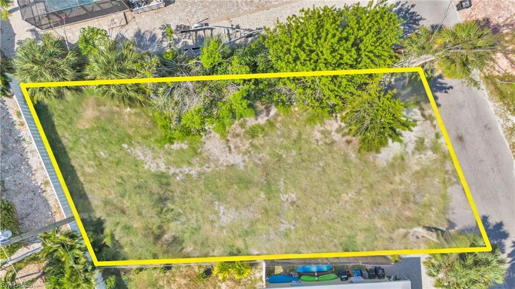 250 Fairweather LN, FORT MYERS BEACH FL 33931-9