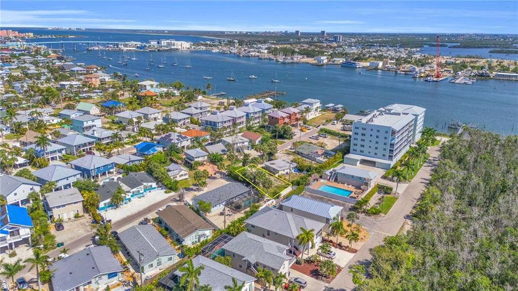 250 Fairweather LN, FORT MYERS BEACH FL 33931-7