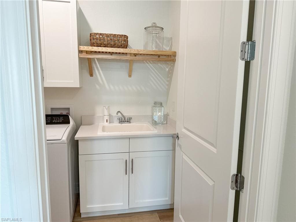 207 Indies dr E # 201, NAPLES FL 34114-26