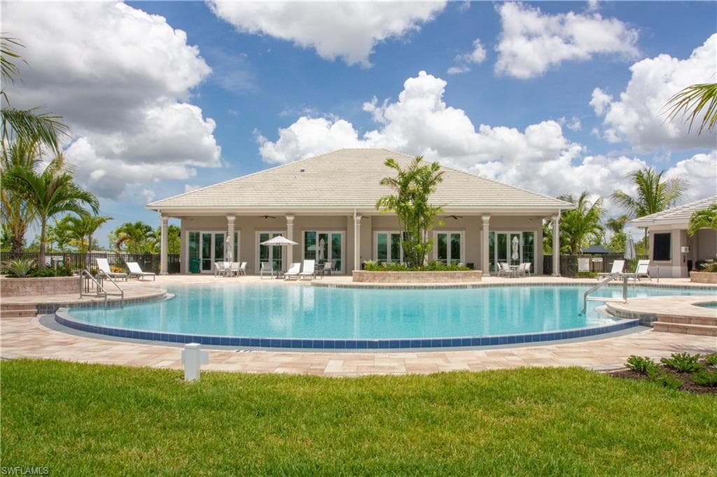 207 Indies dr E # 201, NAPLES FL 34114-32