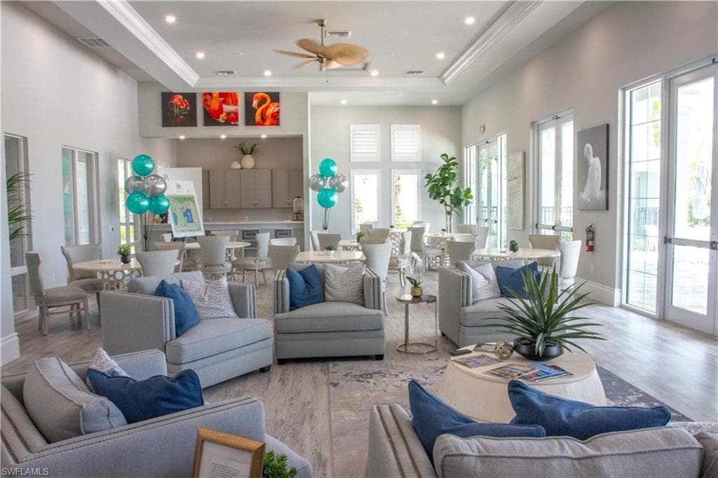 207 Indies dr E # 201, NAPLES FL 34114-28