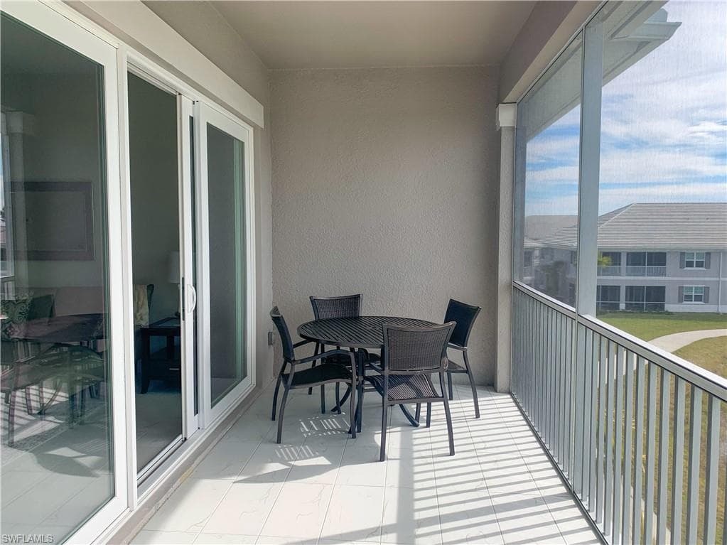 163 Indies DR E # 203, NAPLES FL 34114-25
