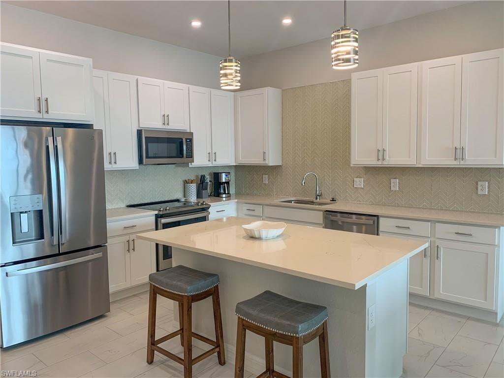 163 Indies DR E # 203, NAPLES FL 34114-6
