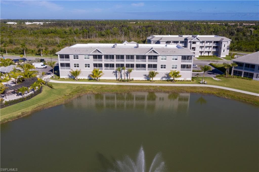 163 Indies DR E # 203, NAPLES FL 34114-31