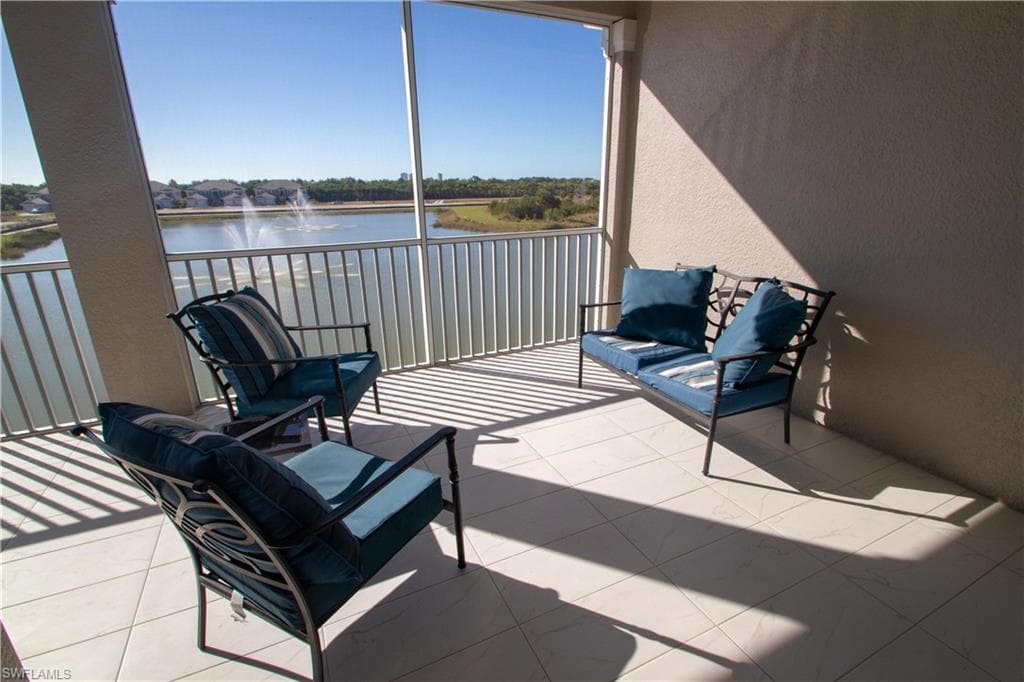 163 Indies DR E # 203, NAPLES FL 34114-27