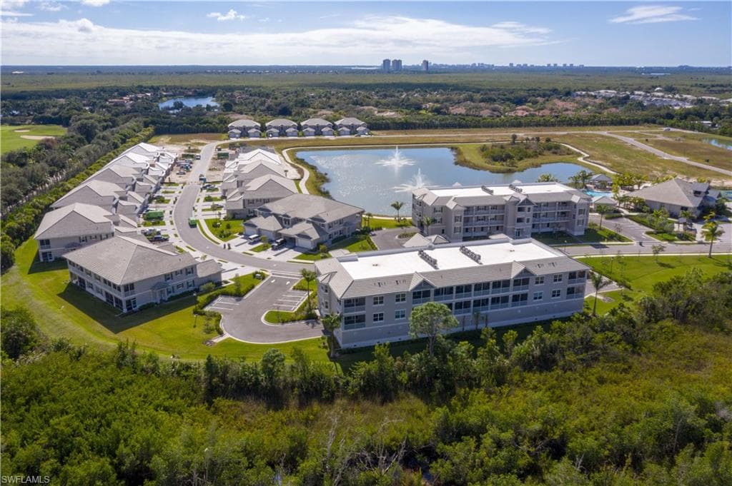 163 Indies DR E # 203, NAPLES FL 34114-33