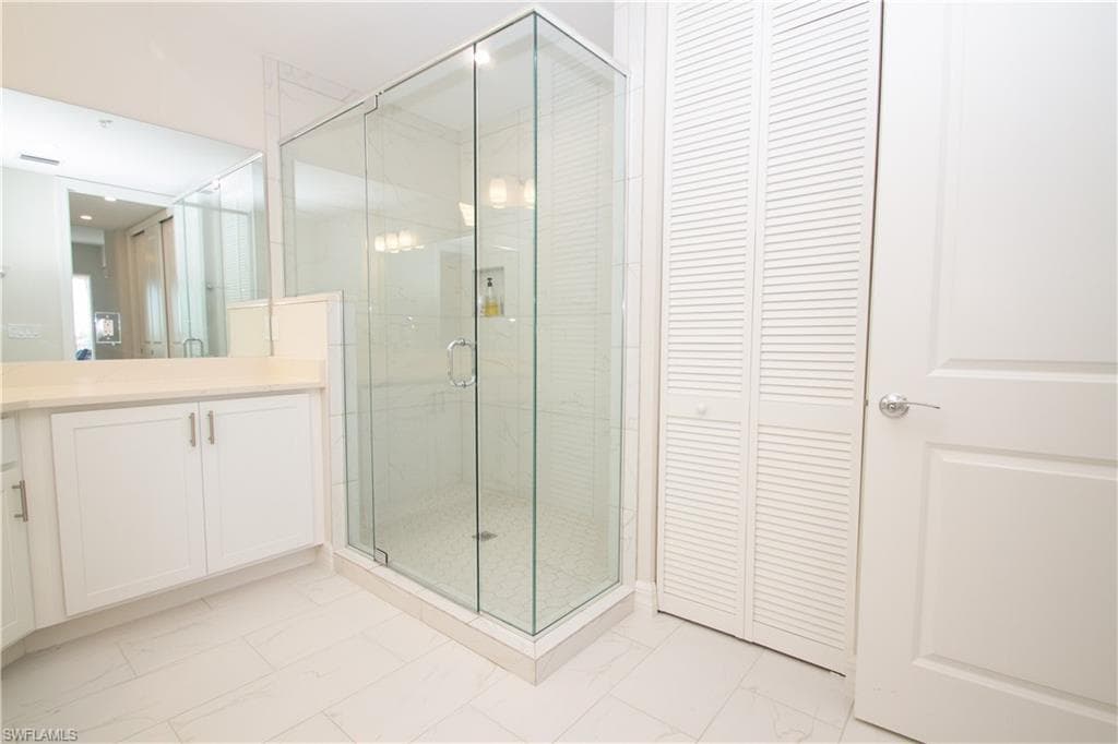 163 Indies DR E # 203, NAPLES FL 34114-17