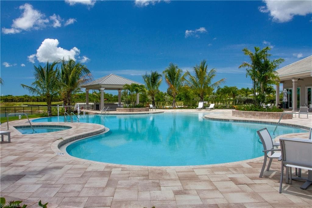 163 Indies DR E # 203, NAPLES FL 34114-38