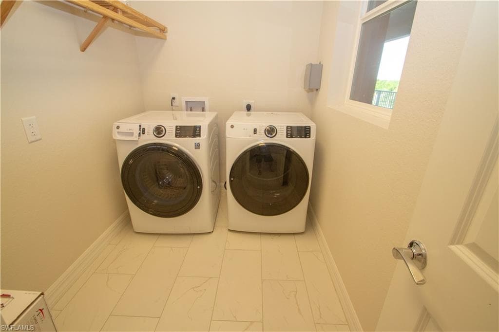 163 Indies DR E # 203, NAPLES FL 34114-24