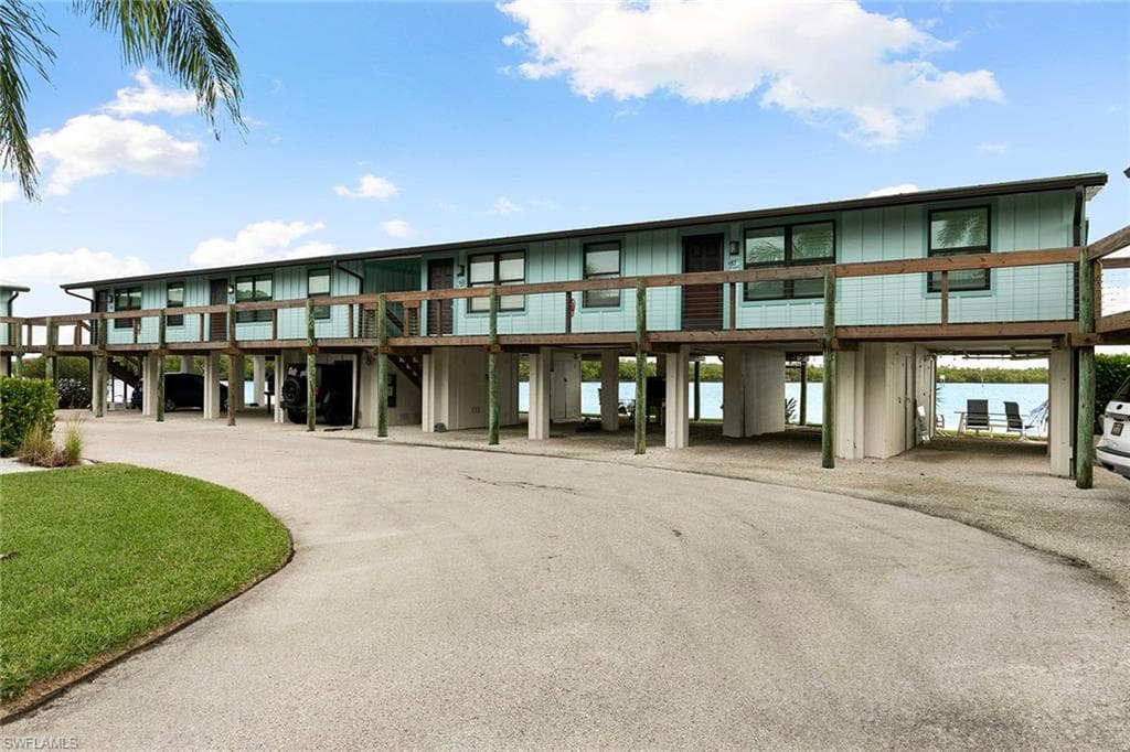 611 Palm AVE # H36, GOODLAND FL 34140-33