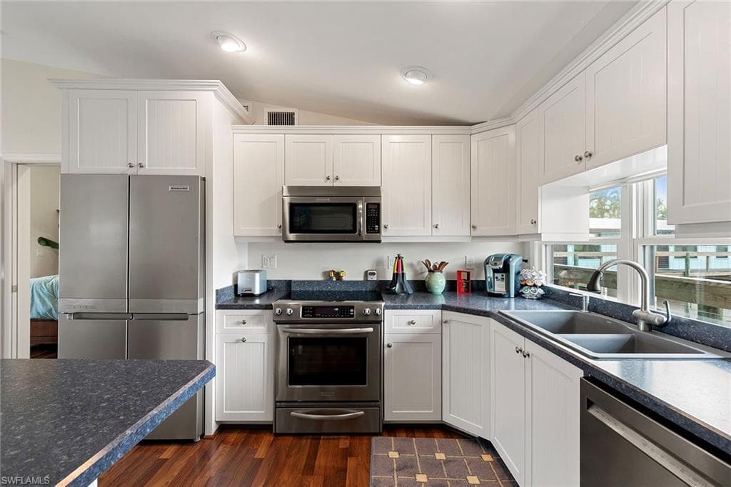 611 Palm AVE # H36, GOODLAND FL 34140-13