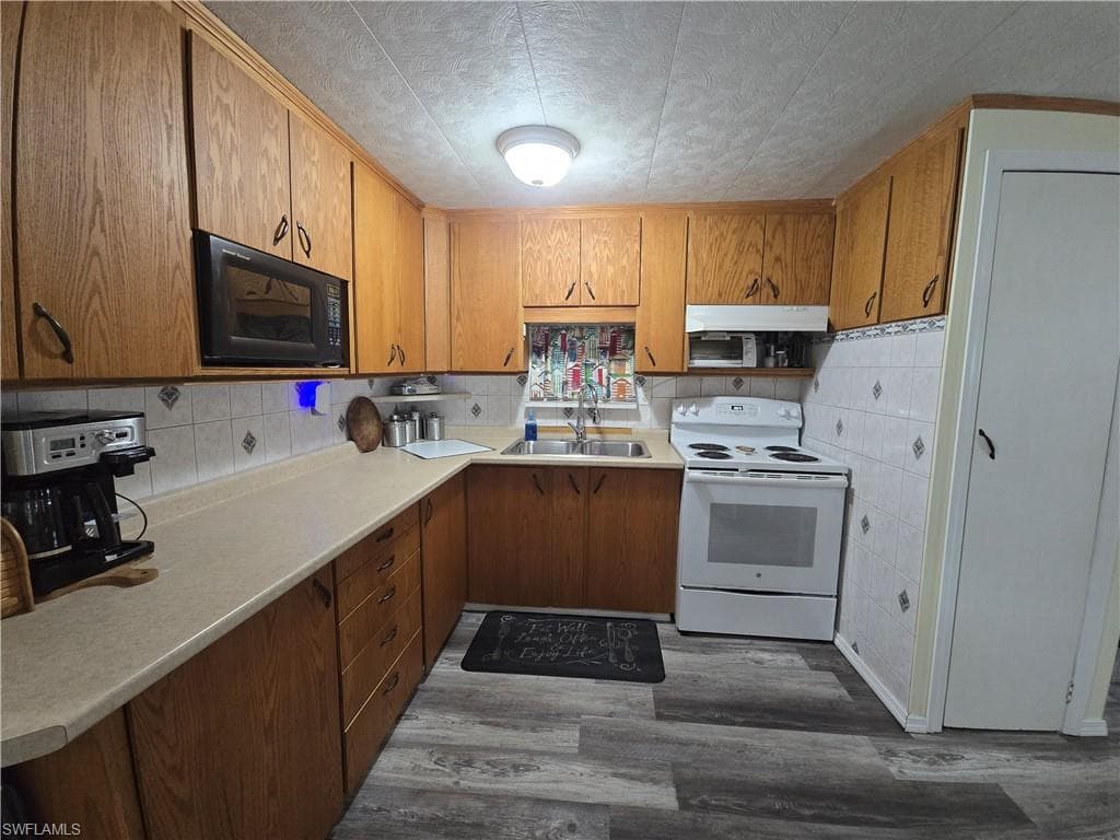 23 Enchanting BLVD, NAPLES FL 34112-7