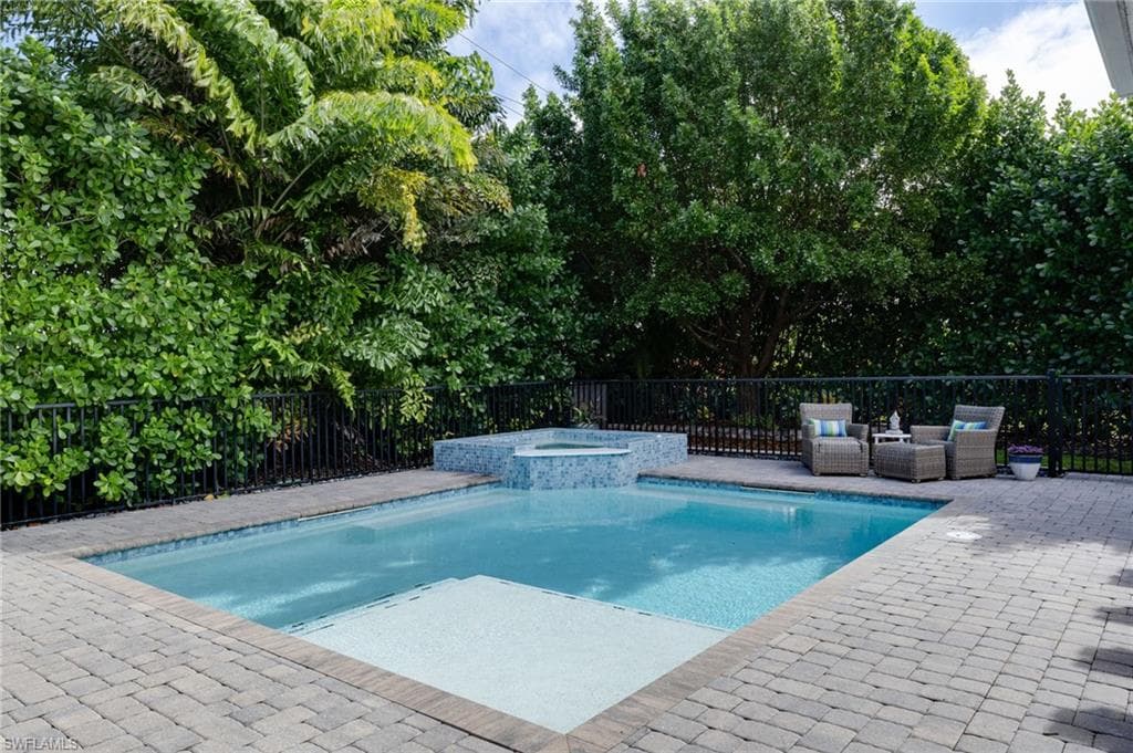 1626 Serrano CIR, NAPLES FL 34105-26