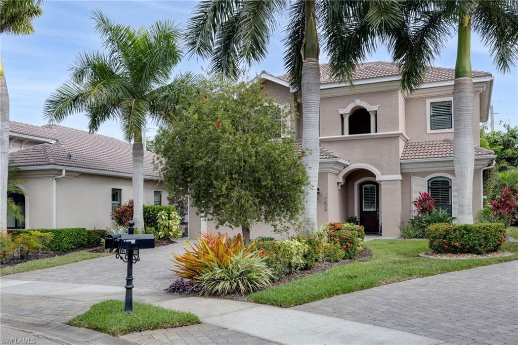 1626 Serrano CIR, NAPLES FL 34105-33