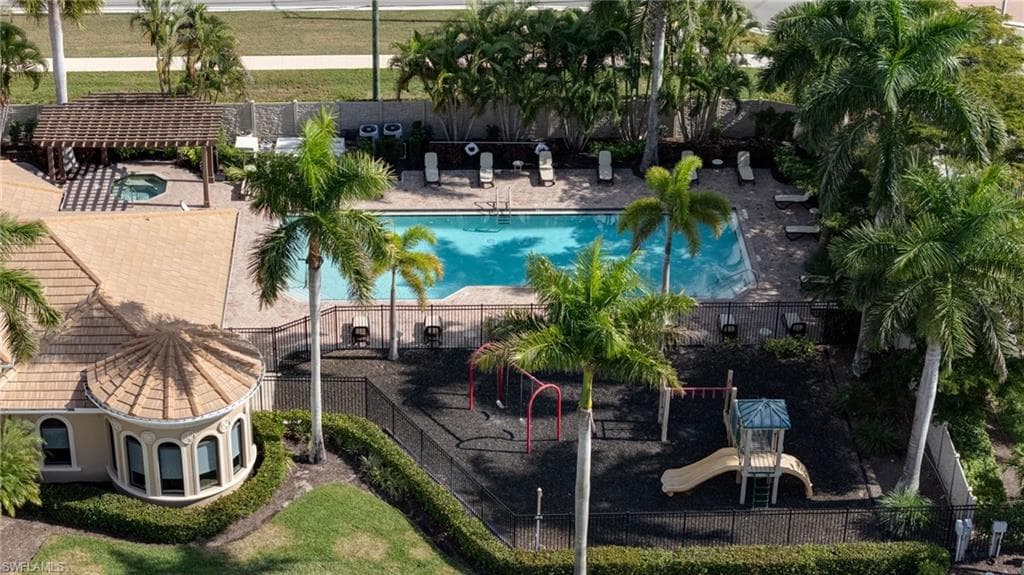 1626 Serrano CIR, NAPLES FL 34105-38