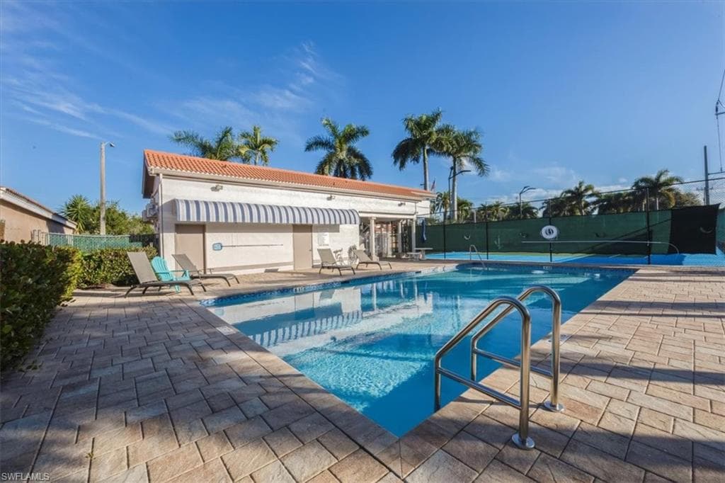 1321 Naples Lake DR, NAPLES FL 34104-22