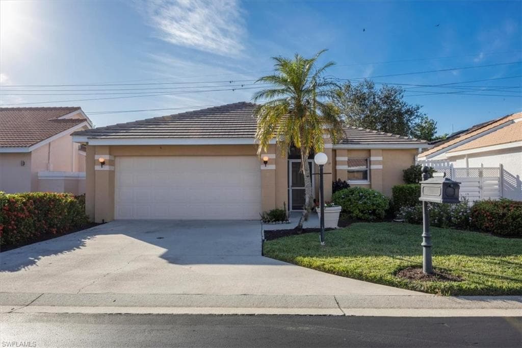 1321 Naples Lake DR, NAPLES FL 34104-2
