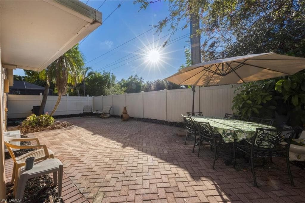 1321 Naples Lake DR, NAPLES FL 34104-17