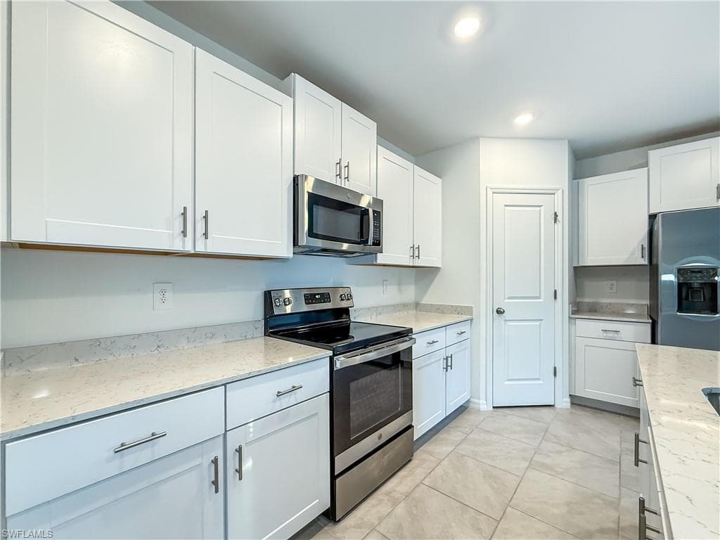 12093 Monterey Pine LN, FORT MYERS FL 33966-2