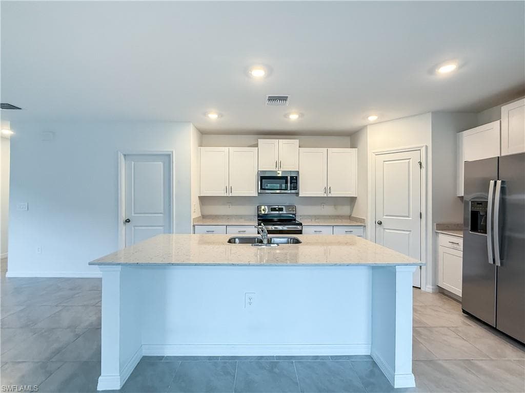 12093 Monterey Pine LN, FORT MYERS FL 33966-3