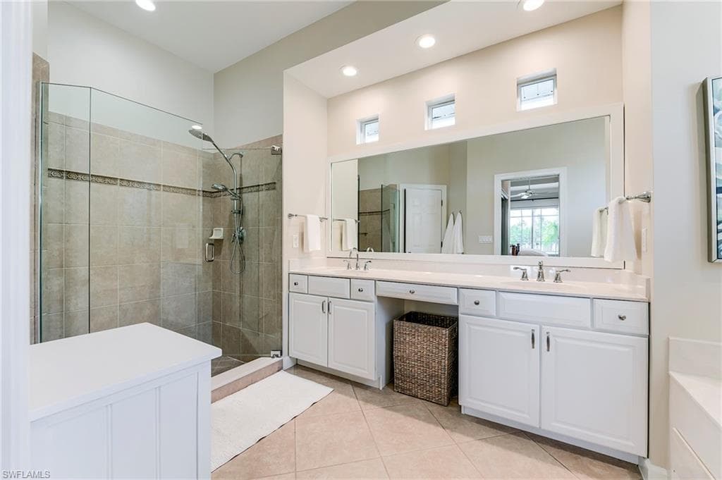 8782 New Castle DR, FORT MYERS FL 33908-25