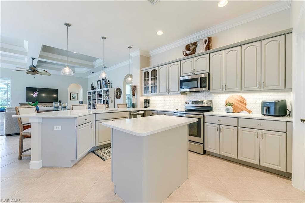 8782 New Castle DR, FORT MYERS FL 33908-21