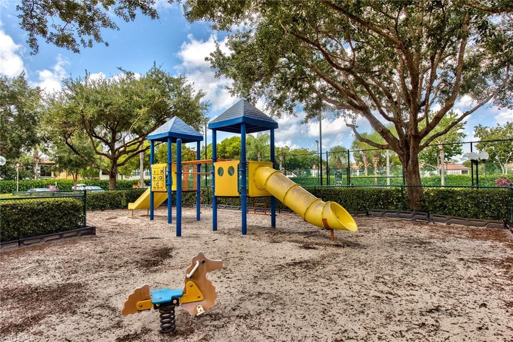1200 Reserve WAY # 106, NAPLES FL 34105-29
