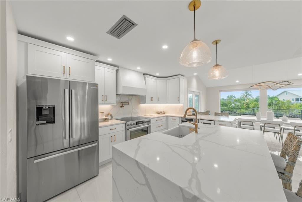 9455 Coventry CT, SANIBEL FL 33957-4