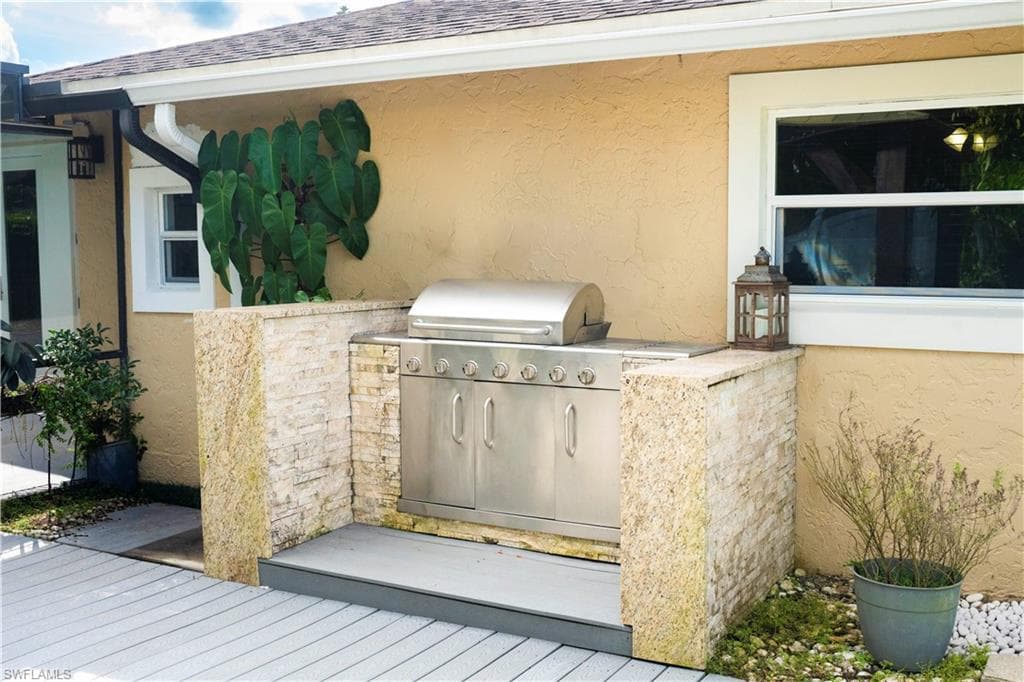 233 Baltusrol DR, NAPLES FL 34113-11