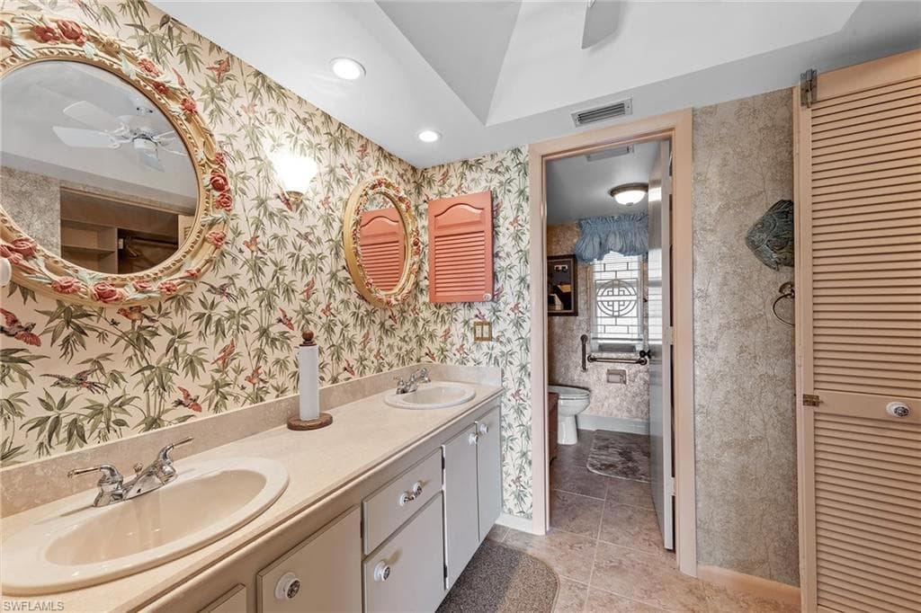 200 Albi RD # 2, NAPLES FL 34112-25
