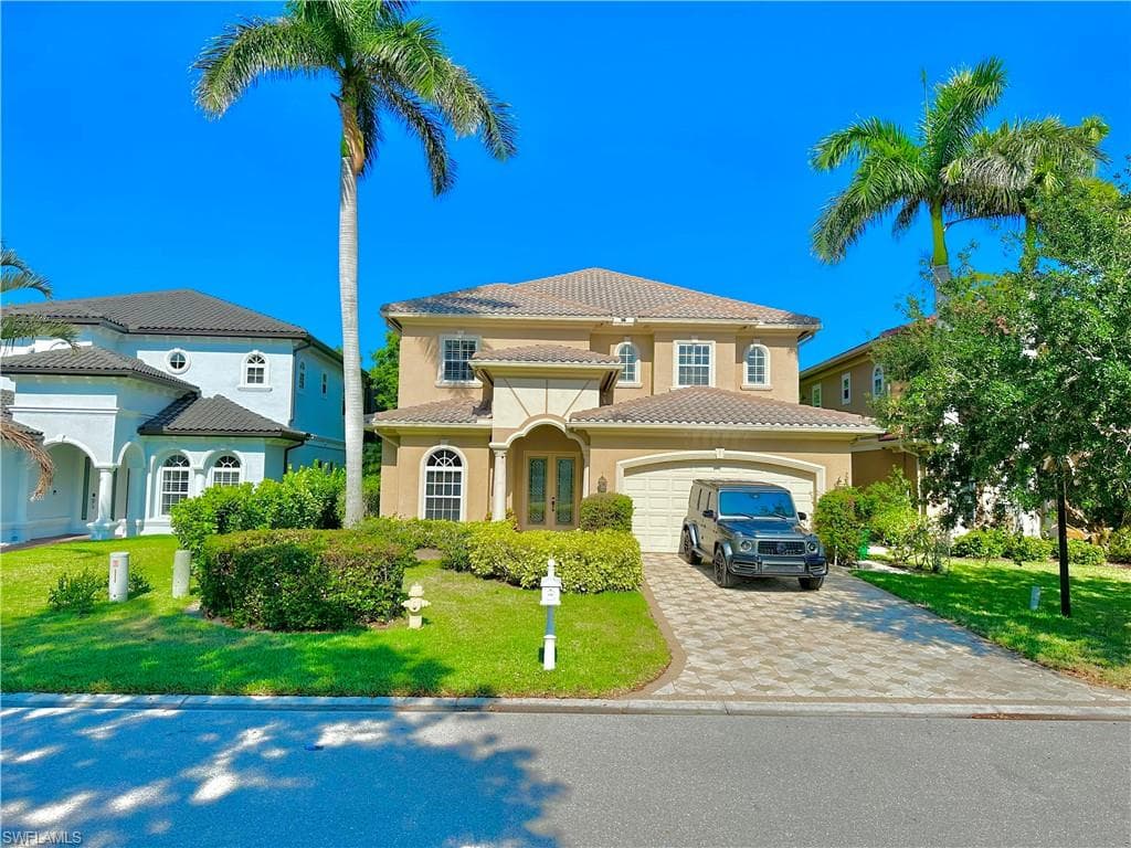 2915 Coco Lakes DR, NAPLES FL 34105-1
