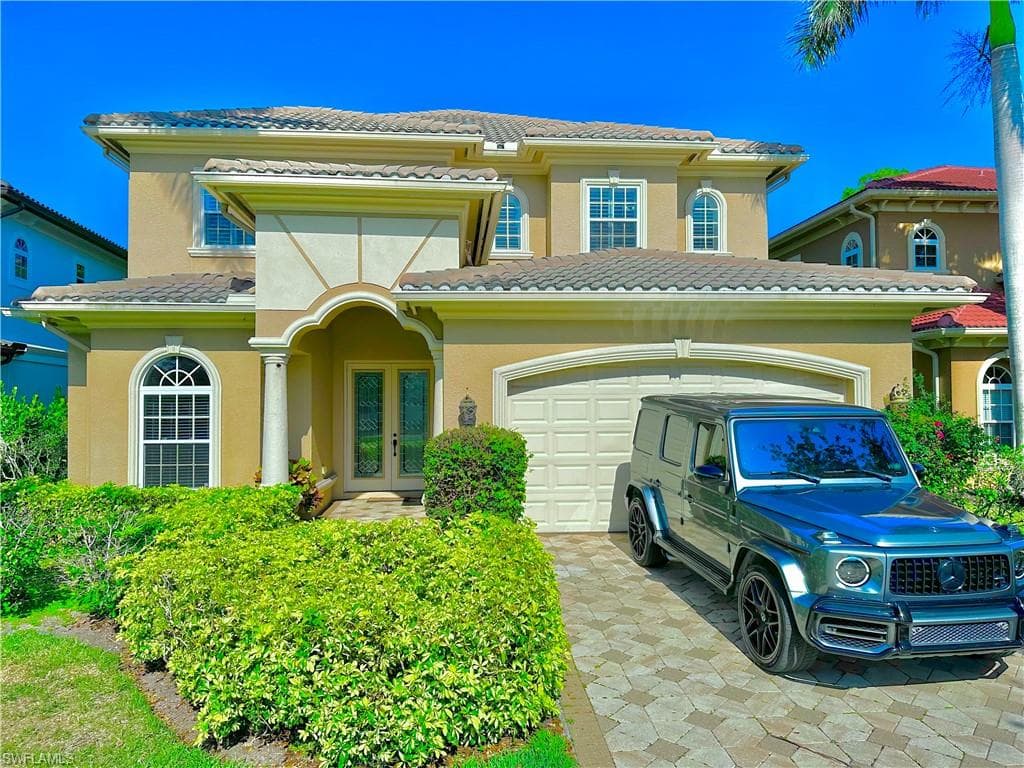 2915 Coco Lakes DR, NAPLES FL 34105-2