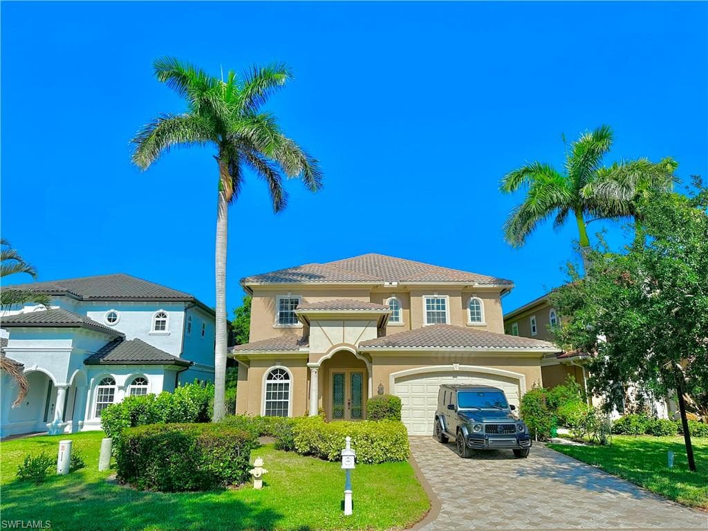 2915 Coco Lakes DR, NAPLES FL 34105-44
