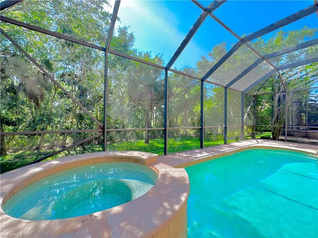 2915 Coco Lakes DR, NAPLES FL 34105-3